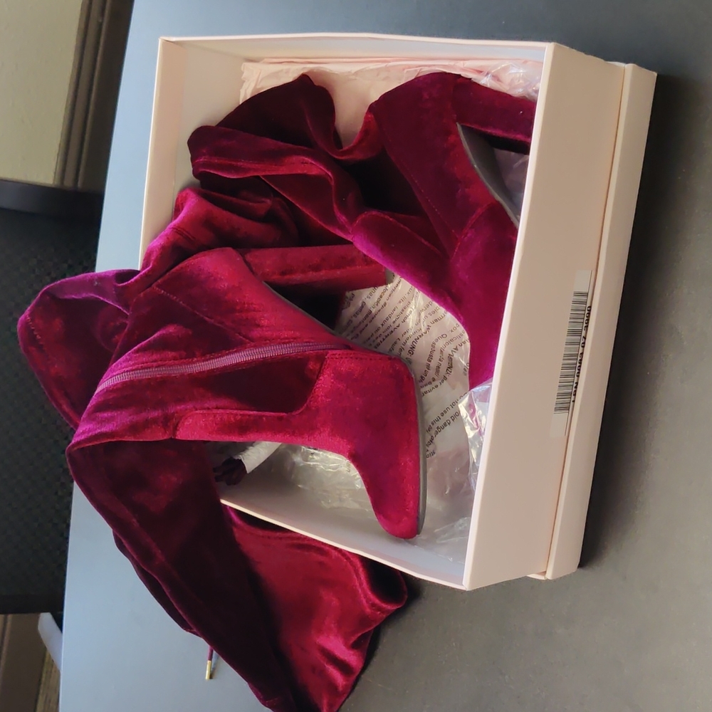 Velour heeled boots